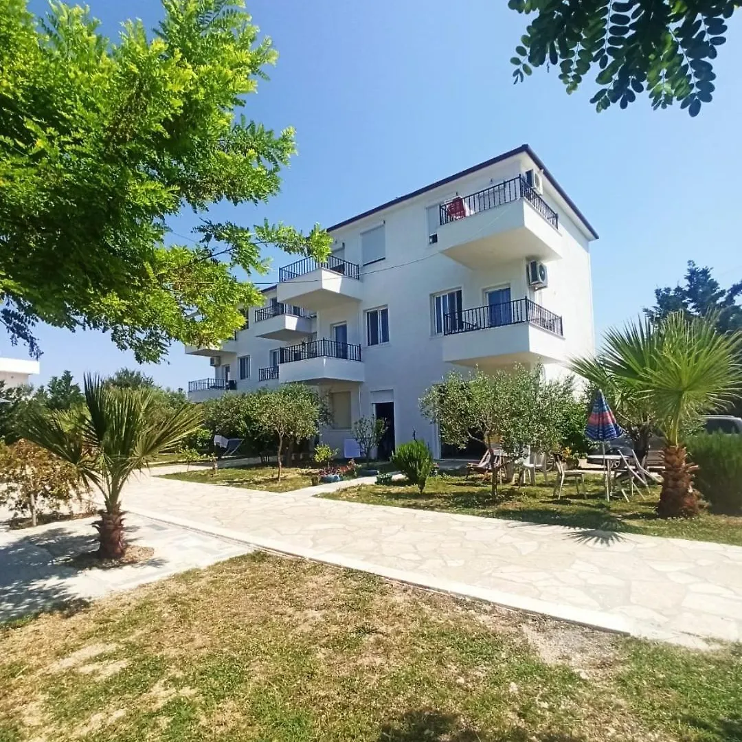 Villa Gozhina Kryemëdhej 3*,